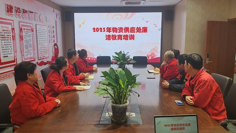 不同的在线教育机构，退费流程可能会有所不同。一般来说，退费流程包括以下几个步骤：